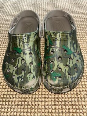 CROCS Men's Camo Size 6